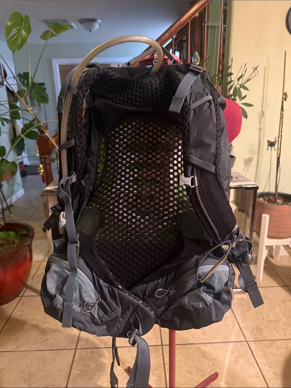 Osprey Manta AG 28L hiking backpack- pre-loved. - Picture 4 of 12